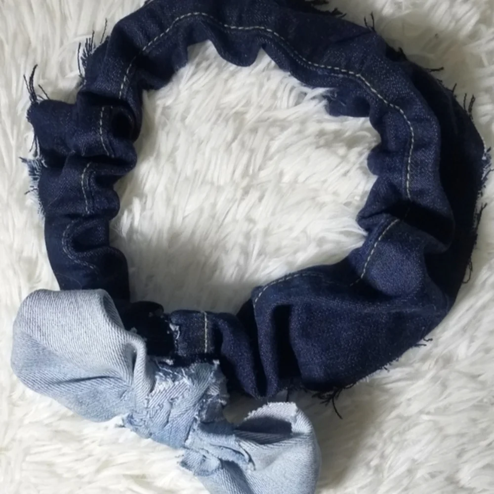 TASTY RAW EDGE DENIM   XL SCRUNCH-ME PONYTAIL